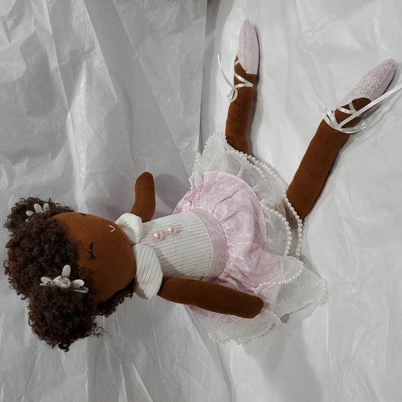 Pretty‎ brown skin Ballerina doll in pink white chiffon pearl trim dress - Picture 11 of 14